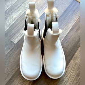 Ugg’s classic mini platform